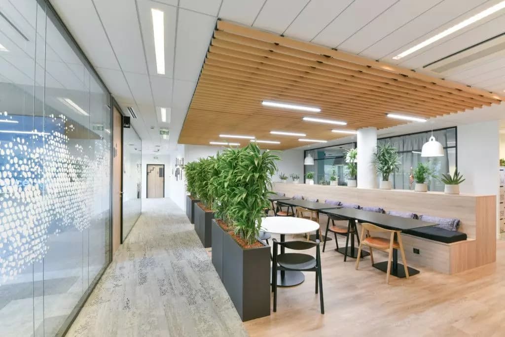 🔸 Mise en lumière d’une réalisation en plafond avec la gamme ECOGRID d’ARDEMO 🔸