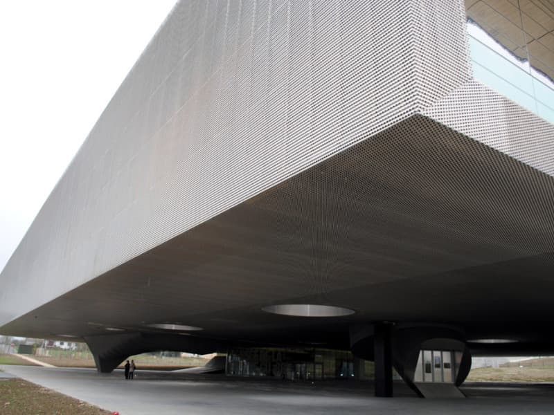 FACADES EN METAL DEPLOYE
