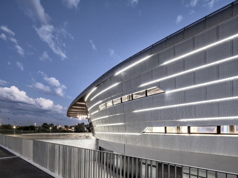 FACADES EN METAL DEPLOYE