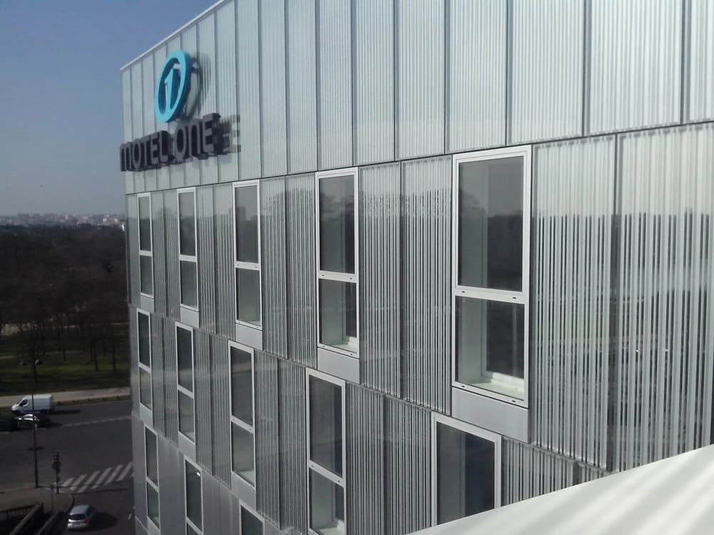VERRE MIROIR ESPION & CHROME DESIGN AVEC PROTECTION SOLAIRE ET PARE BALLES